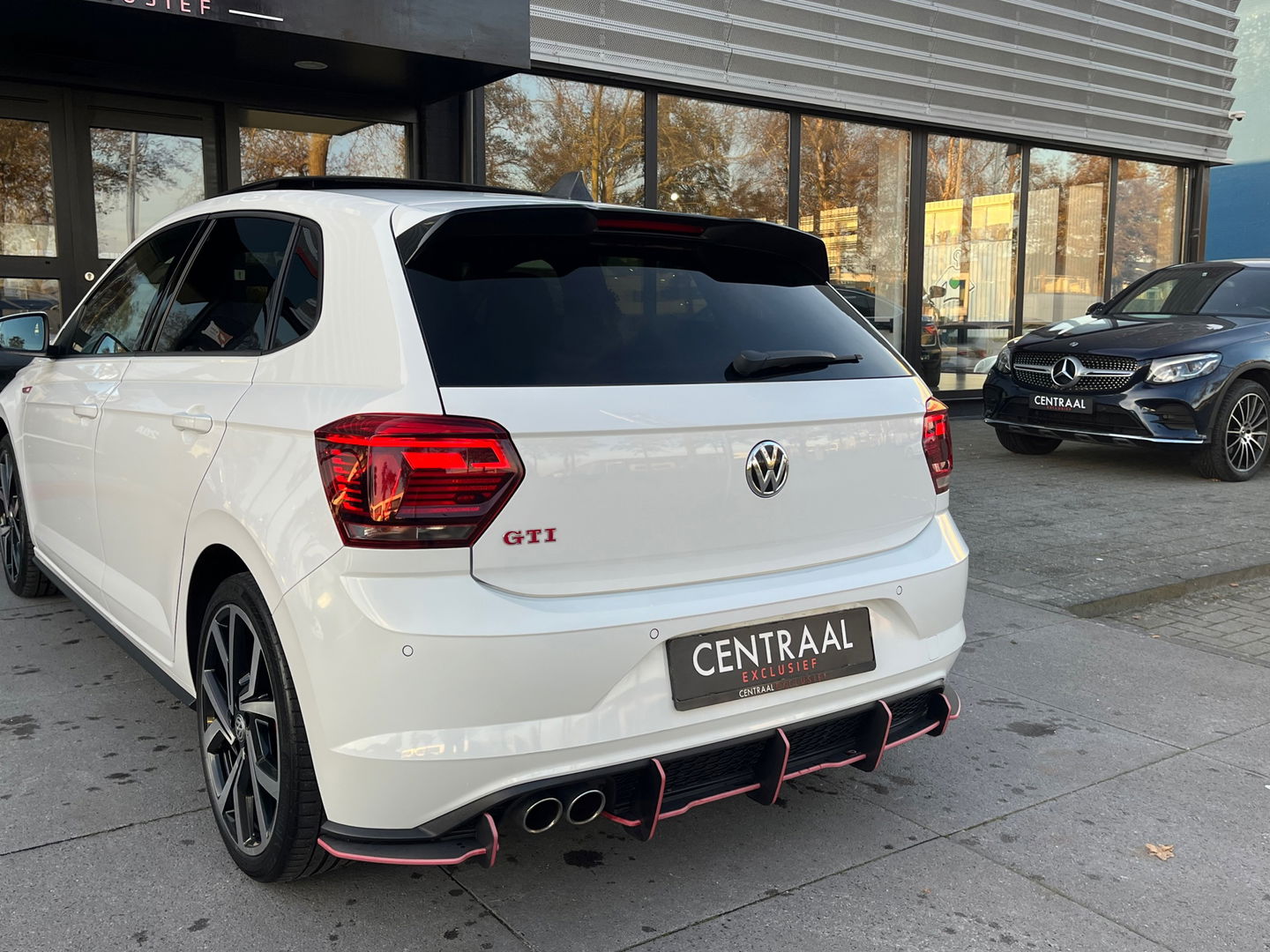 Volkswagen Polo GTI 2.0 TSI|Pano|Beats|Carplay|Pdc|Stoelverwarming|200PK
