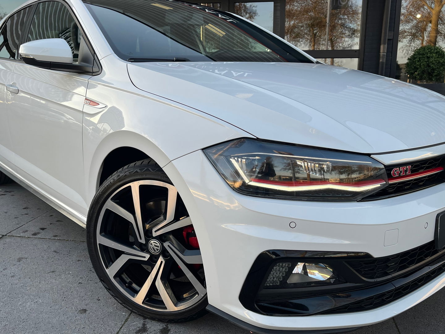 Volkswagen Polo GTI 2.0 TSI|Pano|Beats|Carplay|Pdc|Stoelverwarming|200PK