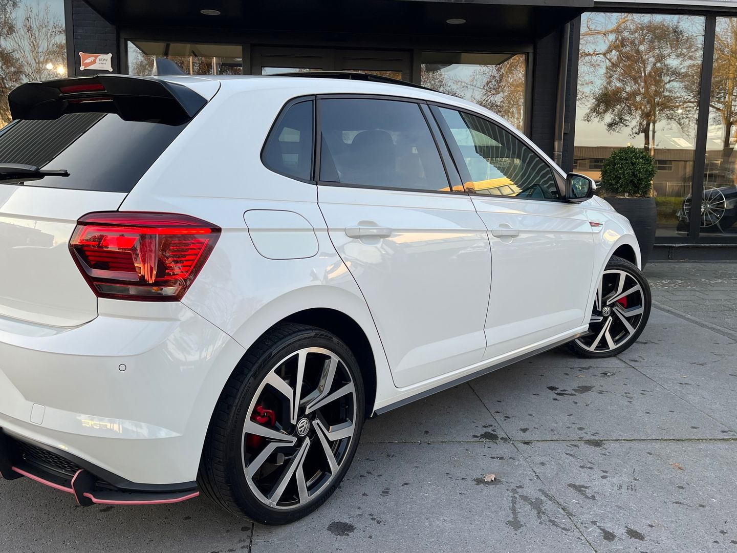 Volkswagen Polo GTI 2.0 TSI|Pano|Beats|Carplay|Pdc|Stoelverwarming|200PK