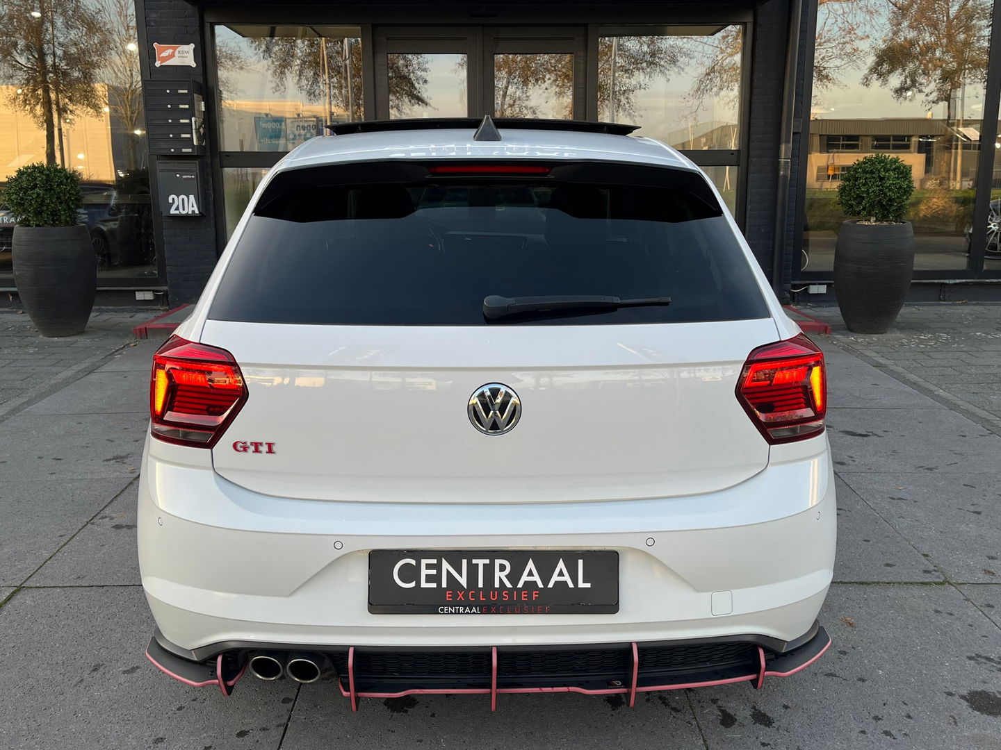 Volkswagen Polo GTI 2.0 TSI|Pano|Beats|Carplay|Pdc|Stoelverwarming|200PK