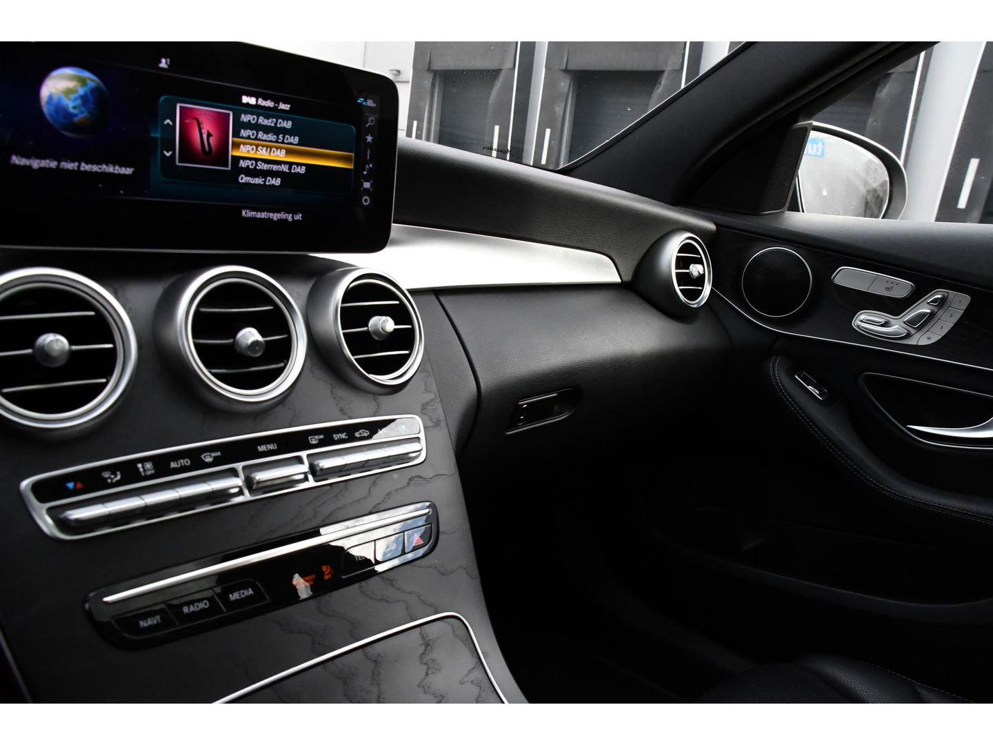 Mercedes-Benz C-Klasse 300 Premium Plus PANO, Virtual, 360 Camera, Cruise, 259pk, Sfeer, Clima, Memory, Uniek!