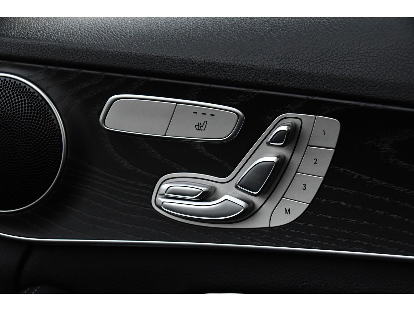 Mercedes-Benz C-Klasse 300 Premium Plus PANO, Virtual, 360 Camera, Cruise, 259pk, Sfeer, Clima, Memory, Uniek!