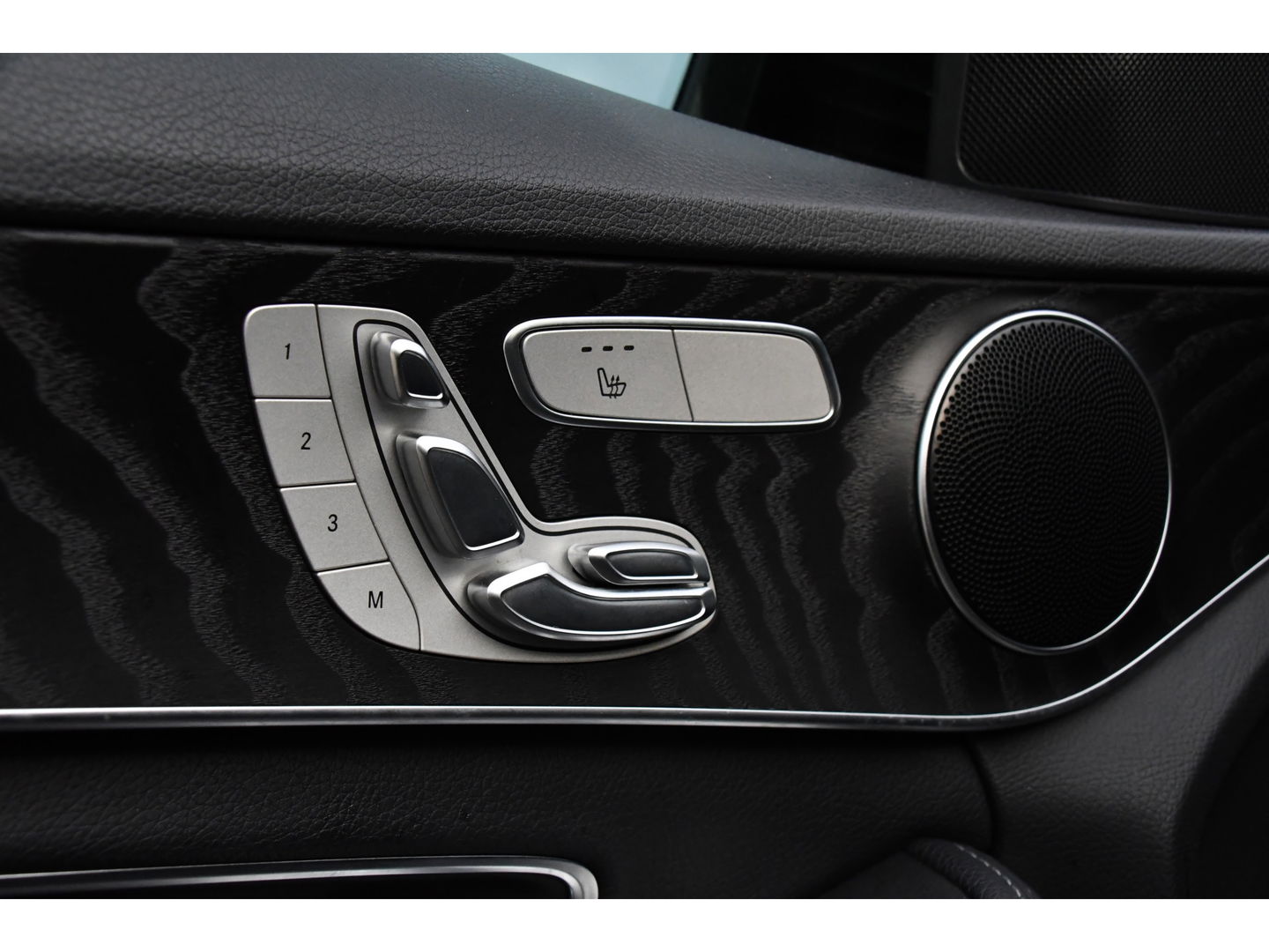 Mercedes-Benz C-Klasse 300 Premium Plus PANO, Virtual, 360 Camera, Cruise, 259pk, Sfeer, Clima, Memory, Uniek!