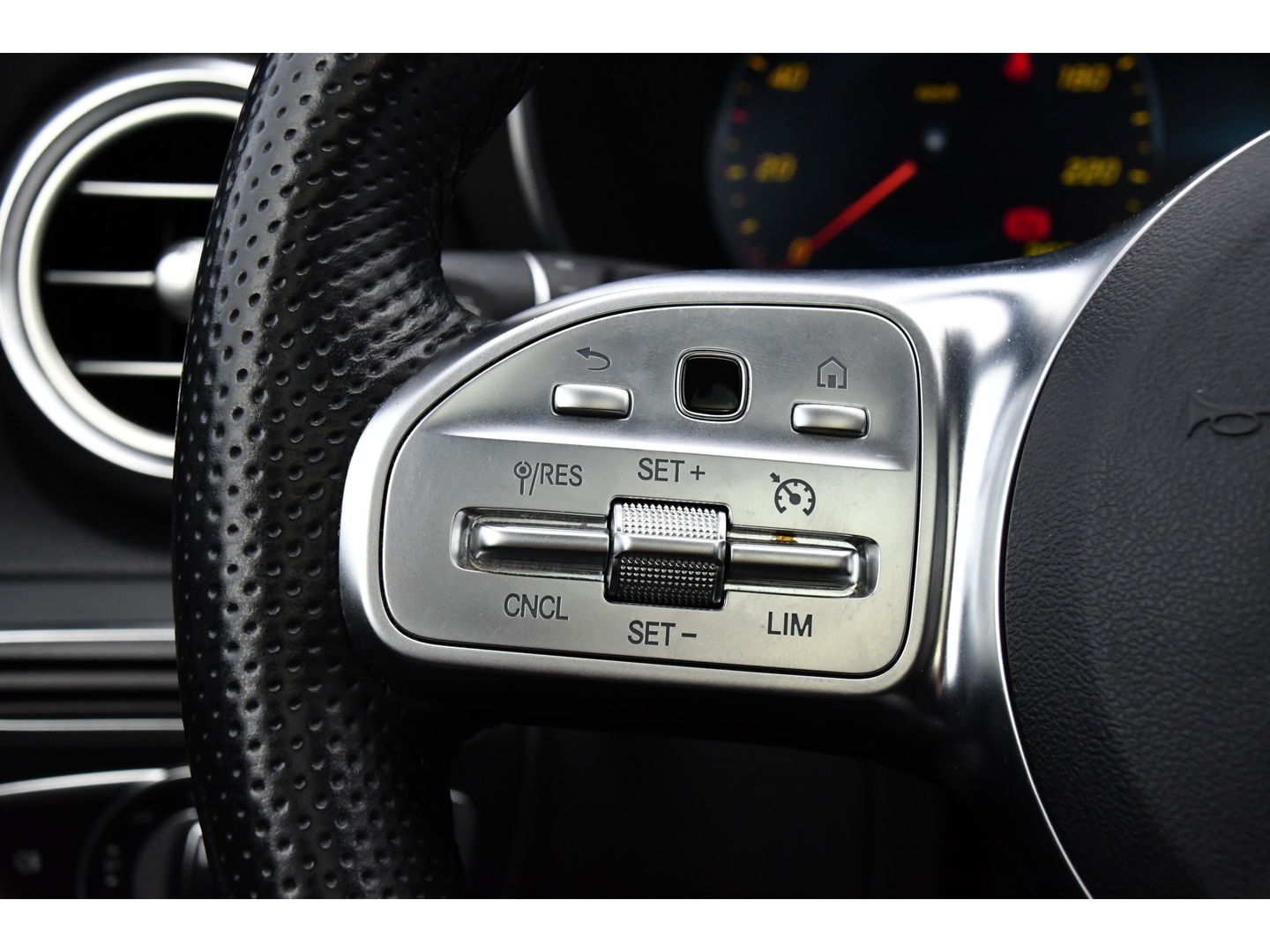 Mercedes-Benz C-Klasse 300 Premium Plus PANO, Virtual, 360 Camera, Cruise, 259pk, Sfeer, Clima, Memory, Uniek!