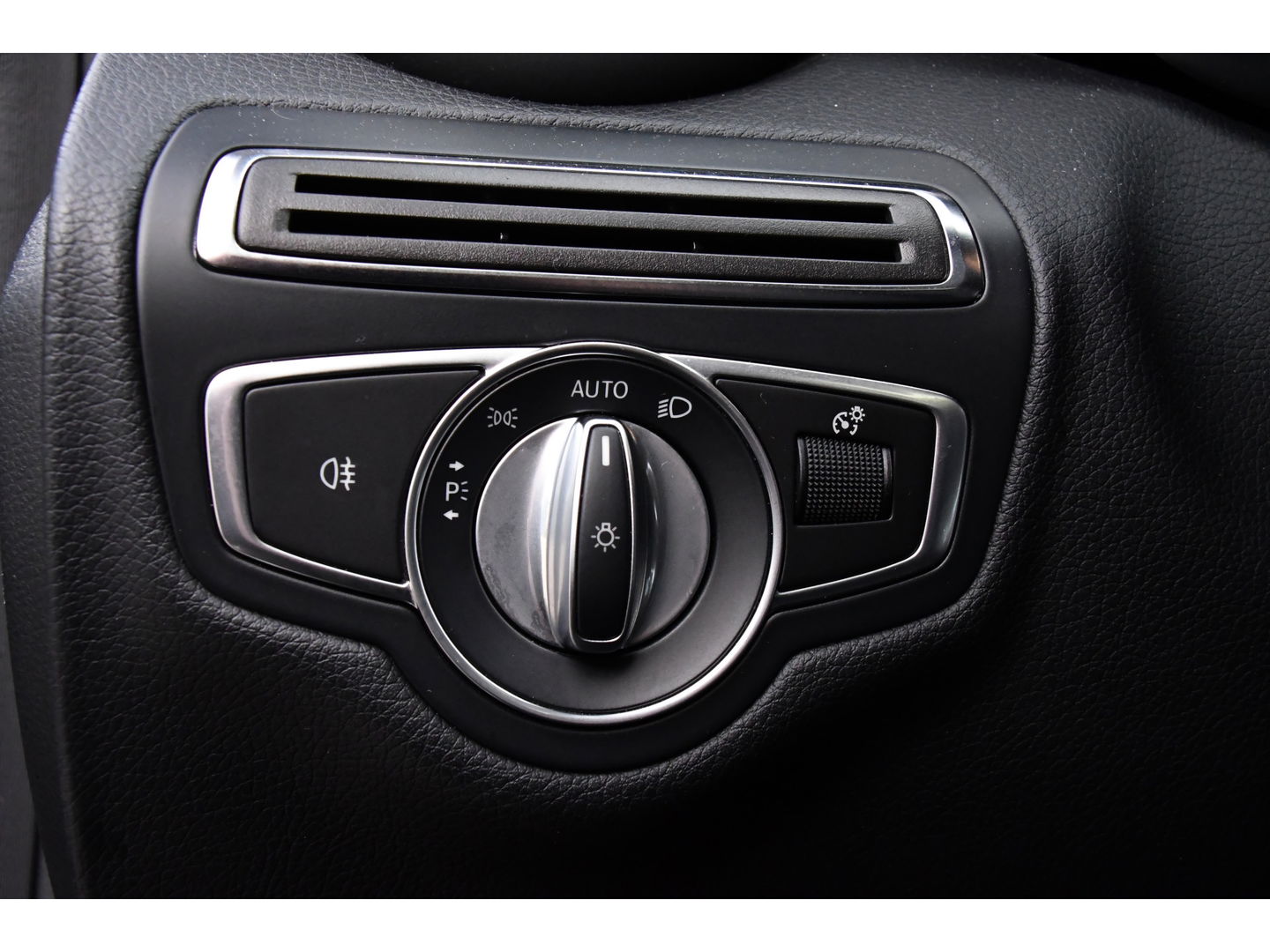 Mercedes-Benz C-Klasse 300 Premium Plus PANO, Virtual, 360 Camera, Cruise, 259pk, Sfeer, Clima, Memory, Uniek!