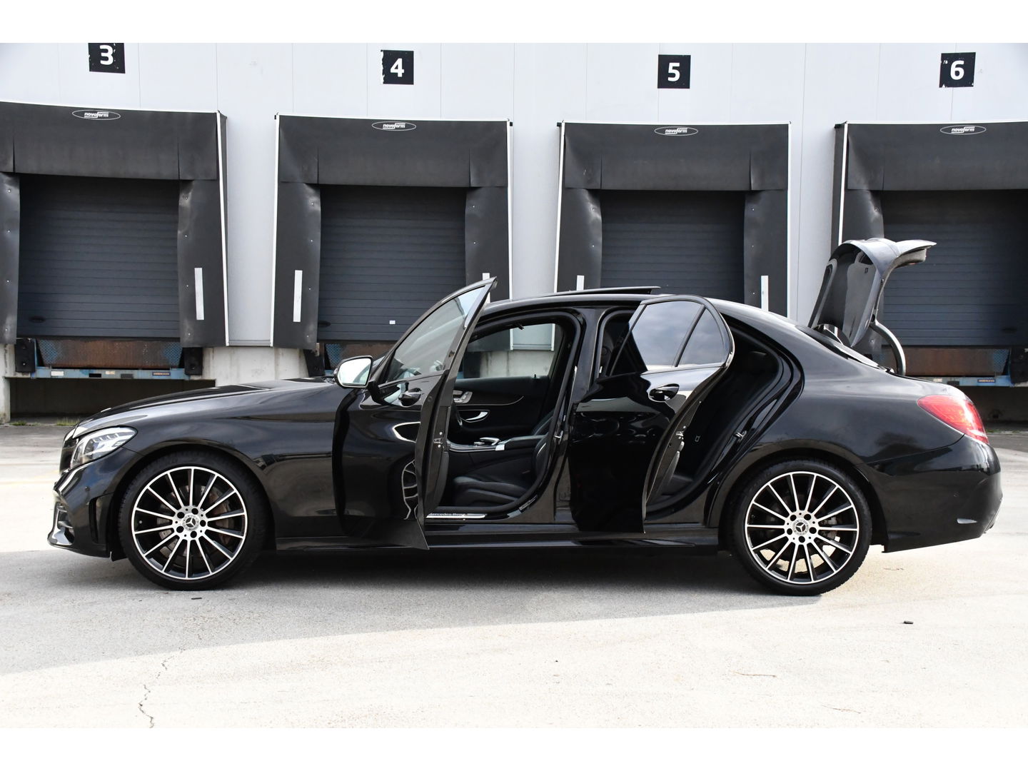 Mercedes-Benz C-Klasse 300 Premium Plus PANO, Virtual, 360 Camera, Cruise, 259pk, Sfeer, Clima, Memory, Uniek!