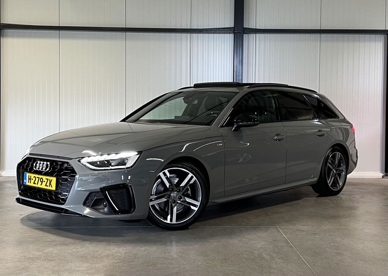 Audi A4 Avant 40 TFSI 3x S-line Pano Virtual Trekhaak Black