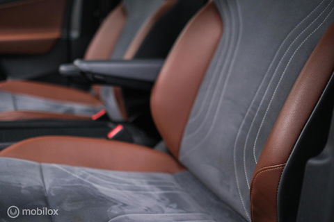 Volkswagen ID.4 First 77 kWh | Nieuwe ACCU | Trekhaak | Camera | 20 inch | NL auto | Stoel + stuurwiel verwarming | Adaptive |
