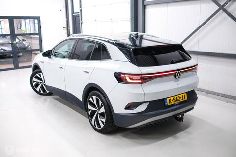 Volkswagen ID.4 First 77 kWh | Nieuwe ACCU | Trekhaak | Camera | 20 inch | NL auto | Stoel + stuurwiel verwarming | Adaptive |