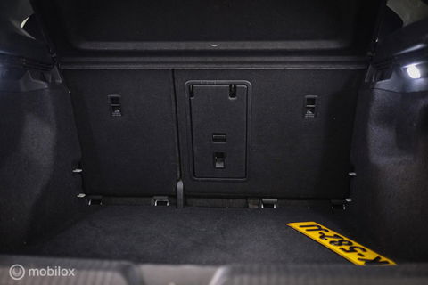 Volkswagen ID.4 First 77 kWh | Nieuwe ACCU | Trekhaak | Camera | 20 inch | NL auto | Stoel + stuurwiel verwarming | Adaptive |