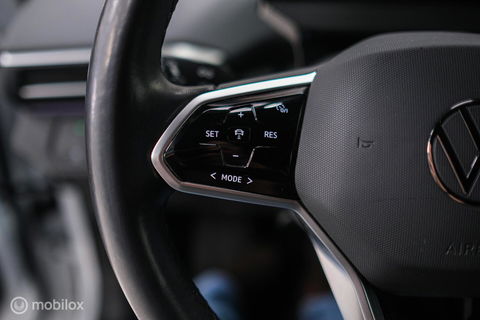 Volkswagen ID.4 First 77 kWh | Nieuwe ACCU | Trekhaak | Camera | 20 inch | NL auto | Stoel + stuurwiel verwarming | Adaptive |