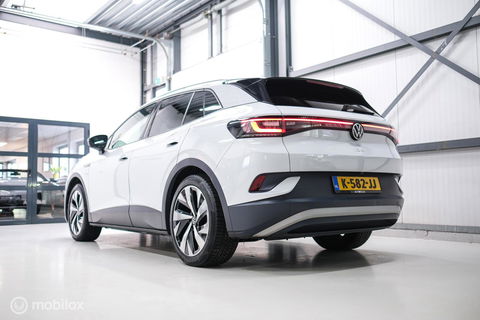 Volkswagen ID.4 First 77 kWh | Nieuwe ACCU | Trekhaak | Camera | 20 inch | NL auto | Stoel + stuurwiel verwarming | Adaptive |