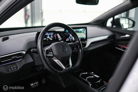 Volkswagen ID.4 First 77 kWh | Nieuwe ACCU | Trekhaak | Camera | 20 inch | NL auto | Stoel + stuurwiel verwarming | Adaptive |