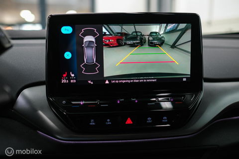 Volkswagen ID.4 First 77 kWh | Nieuwe ACCU | Trekhaak | Camera | 20 inch | NL auto | Stoel + stuurwiel verwarming | Adaptive |