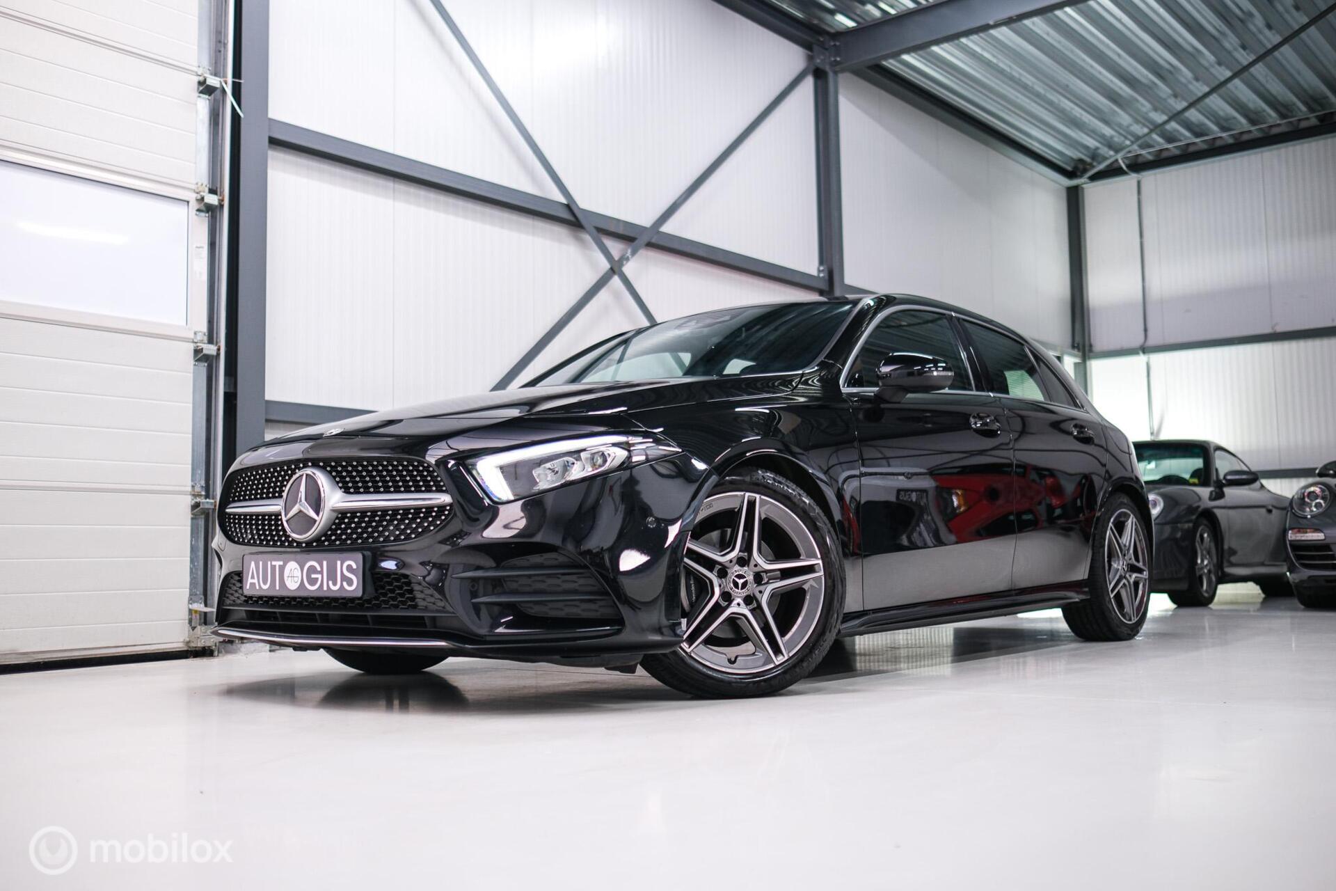 Mercedes-Benz A-Klasse 180 Business Solution AMG | Sportstoelen | Camera | Stoelverwarming | Leder | Alcantara | NAP NL auto | Dealer oh | Rijklaarprij