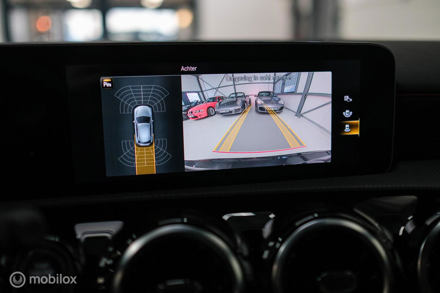 Mercedes-Benz A-Klasse 180 Business Solution AMG | Sportstoelen | Camera | Stoelverwarming | Leder | Alcantara | NAP NL auto | Dealer oh | Rijklaarprij