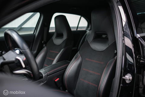 Mercedes-Benz A-Klasse 180 Business Solution AMG | Sportstoelen | Camera | Stoelverwarming | Leder | Alcantara | NAP NL auto | Dealer oh | Rijklaarprij