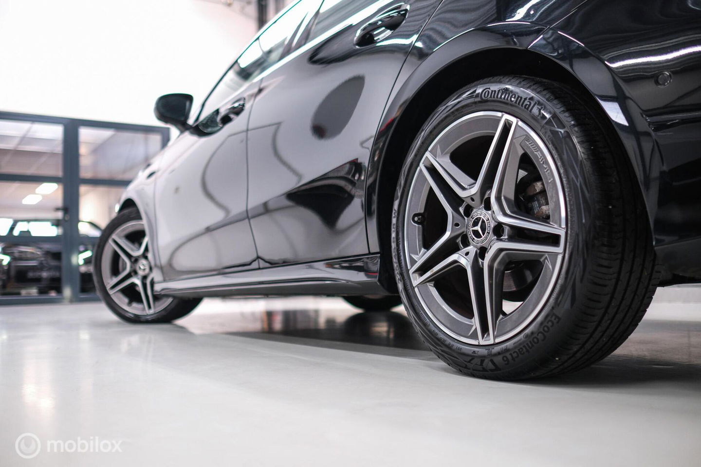 Mercedes-Benz A-Klasse 180 Business Solution AMG | Sportstoelen | Camera | Stoelverwarming | Leder | Alcantara | NAP NL auto | Dealer oh | Rijklaarprij