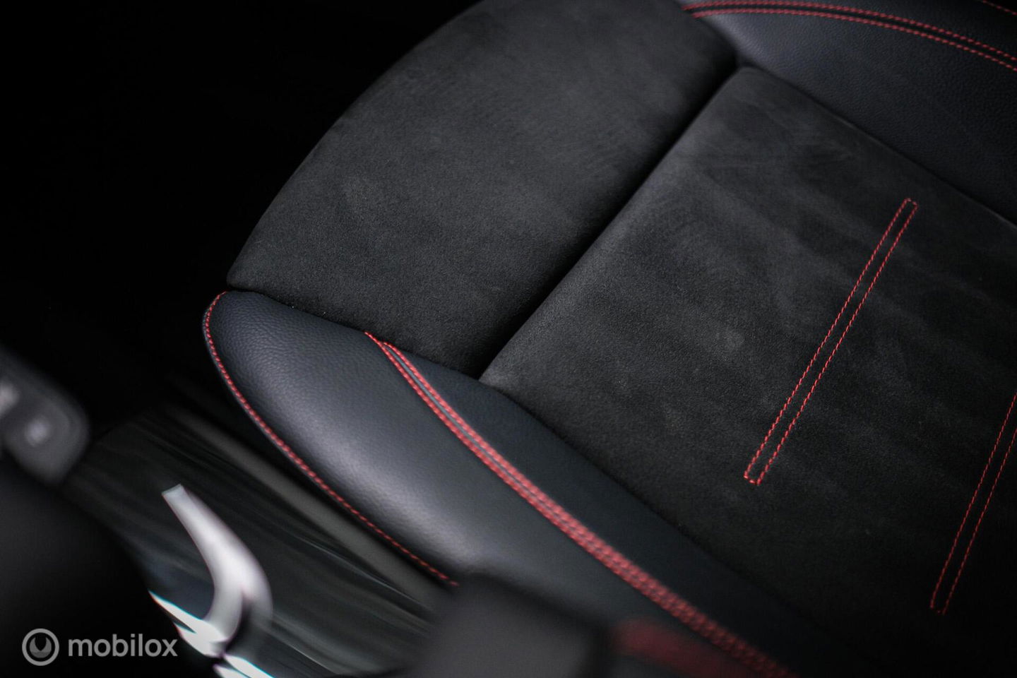 Mercedes-Benz A-Klasse 180 Business Solution AMG | Sportstoelen | Camera | Stoelverwarming | Leder | Alcantara | NAP NL auto | Dealer oh | Rijklaarprij