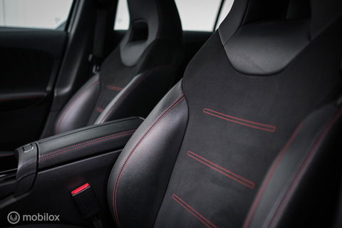 Mercedes-Benz A-Klasse 180 Business Solution AMG | Sportstoelen | Camera | Stoelverwarming | Leder | Alcantara | NAP NL auto | Dealer oh | Rijklaarprij