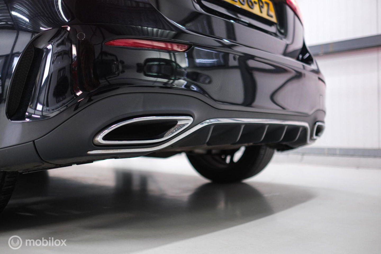 Mercedes-Benz A-Klasse 180 Business Solution AMG | Sportstoelen | Camera | Stoelverwarming | Leder | Alcantara | NAP NL auto | Dealer oh | Rijklaarprij