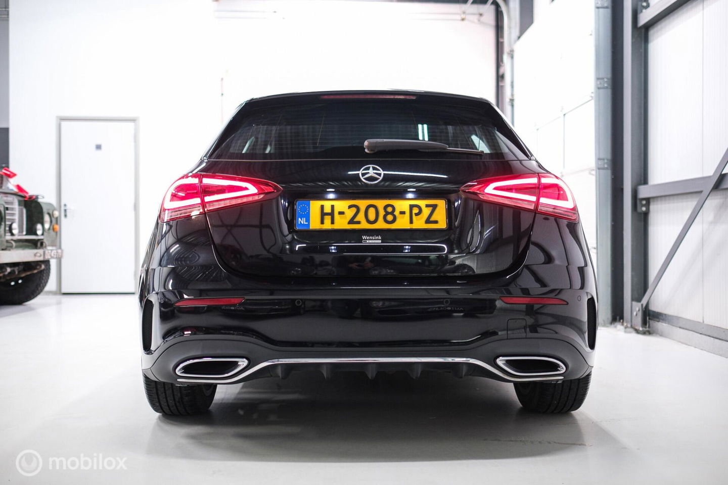 Mercedes-Benz A-Klasse 180 Business Solution AMG | Sportstoelen | Camera | Stoelverwarming | Leder | Alcantara | NAP NL auto | Dealer oh | Rijklaarprij