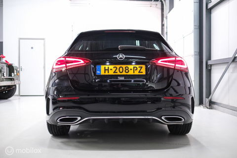 Mercedes-Benz A-Klasse 180 Business Solution AMG | Sportstoelen | Camera | Stoelverwarming | Leder | Alcantara | NAP NL auto | Dealer oh | Rijklaarprij