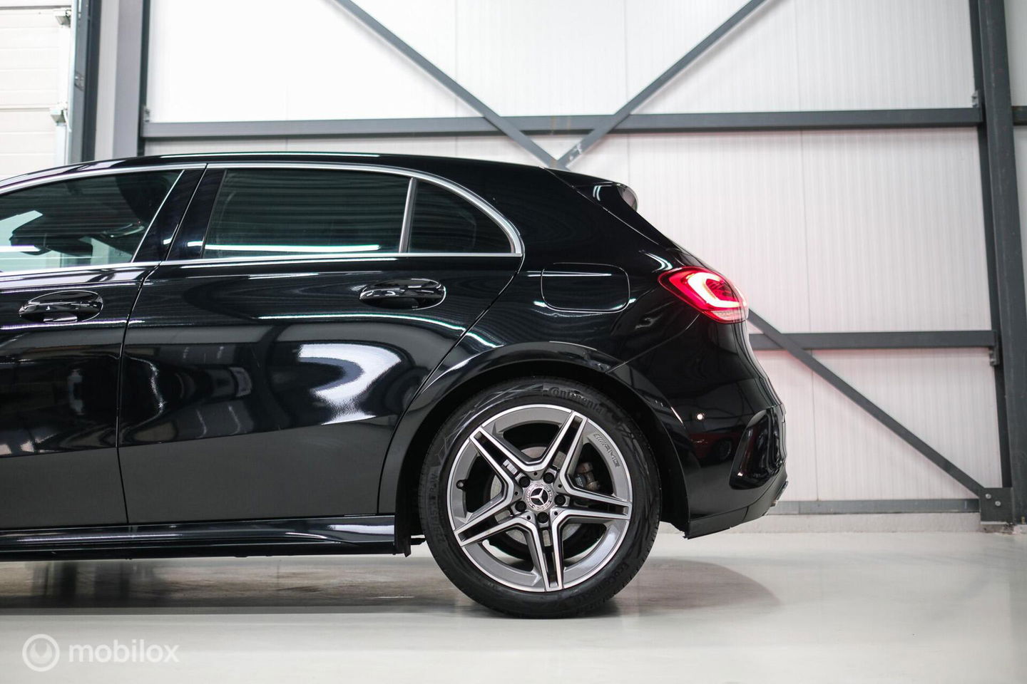 Mercedes-Benz A-Klasse 180 Business Solution AMG | Sportstoelen | Camera | Stoelverwarming | Leder | Alcantara | NAP NL auto | Dealer oh | Rijklaarprij