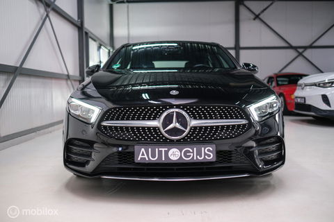 Mercedes-Benz A-Klasse 180 Business Solution AMG | Sportstoelen | Camera | Stoelverwarming | Leder | Alcantara | NAP NL auto | Dealer oh | Rijklaarprij