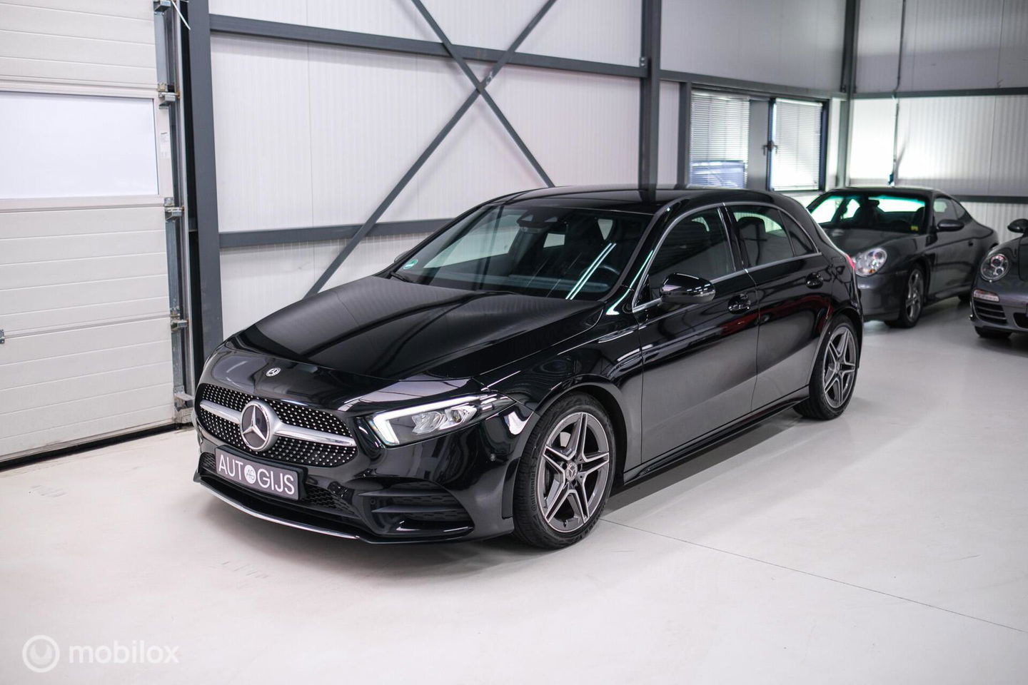 Mercedes-Benz A-Klasse 180 Business Solution AMG | Sportstoelen | Camera | Stoelverwarming | Leder | Alcantara | NAP NL auto | Dealer oh | Rijklaarprij