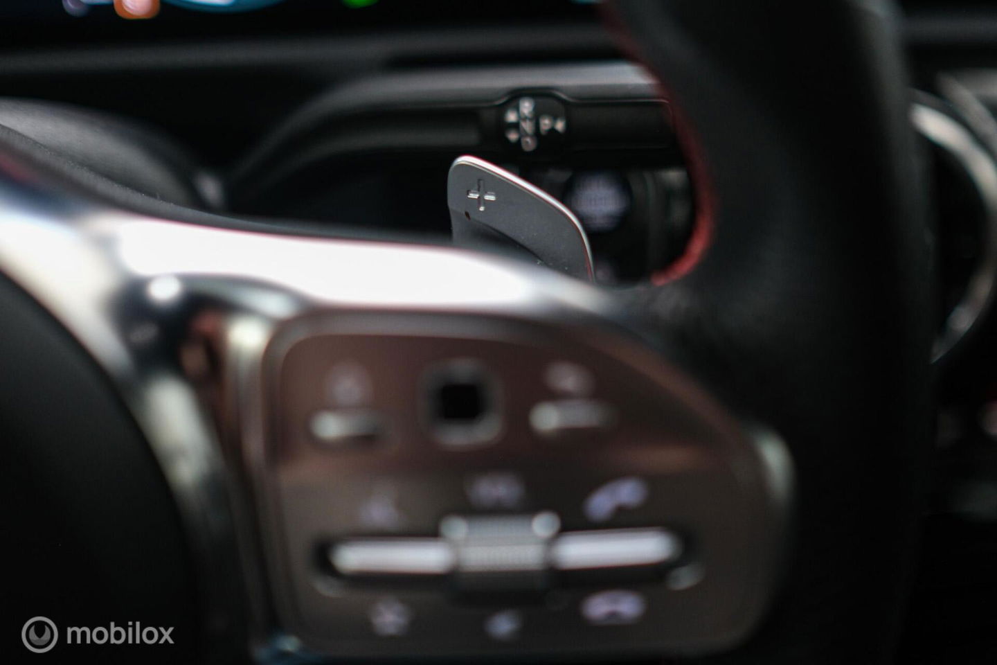 Mercedes-Benz A-Klasse 180 Business Solution AMG | Sportstoelen | Camera | Stoelverwarming | Leder | Alcantara | NAP NL auto | Dealer oh | Rijklaarprij