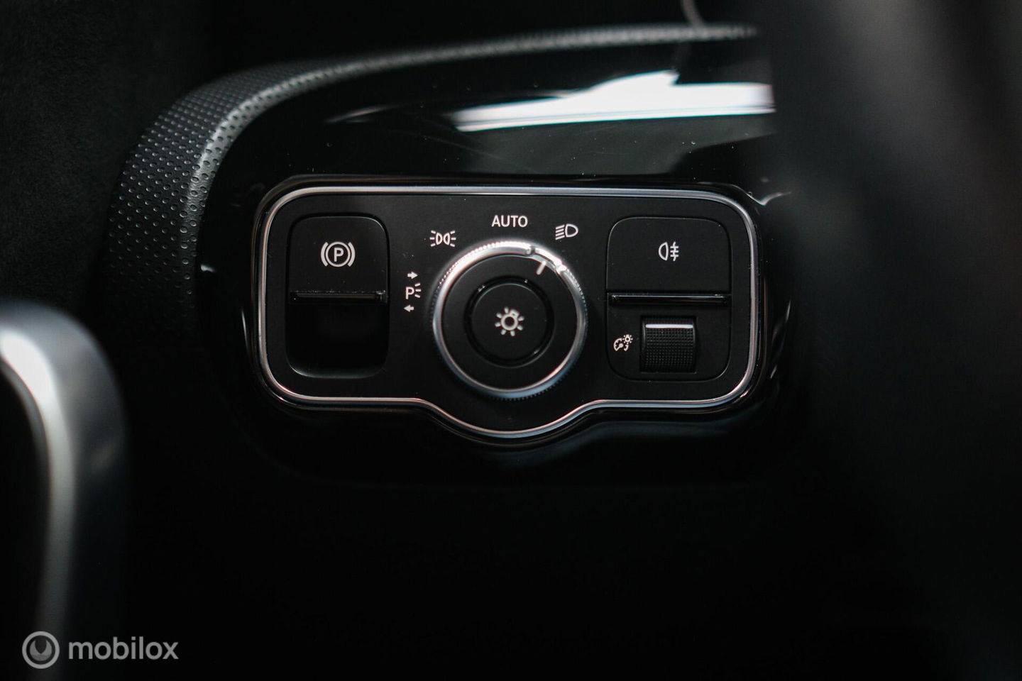 Mercedes-Benz A-Klasse 180 Business Solution AMG | Sportstoelen | Camera | Stoelverwarming | Leder | Alcantara | NAP NL auto | Dealer oh | Rijklaarprij