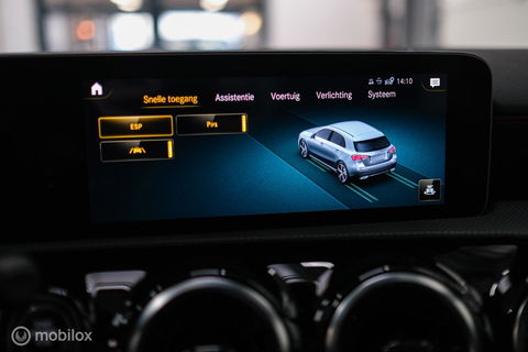 Mercedes-Benz A-Klasse 180 Business Solution AMG | Sportstoelen | Camera | Stoelverwarming | Leder | Alcantara | NAP NL auto | Dealer oh | Rijklaarprij