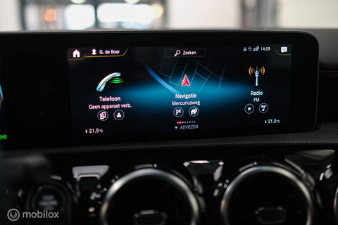 Mercedes-Benz A-Klasse 180 Business Solution AMG | Sportstoelen | Camera | Stoelverwarming | Leder | Alcantara | NAP NL auto | Dealer oh | Rijklaarprij