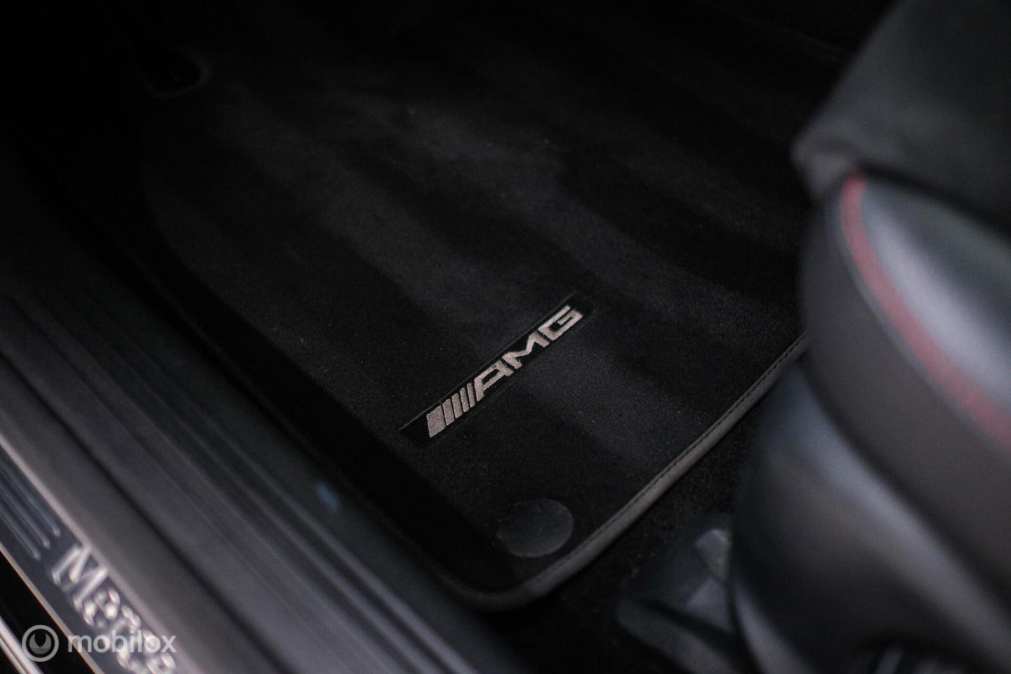 Mercedes-Benz A-Klasse 180 Business Solution AMG | Sportstoelen | Camera | Stoelverwarming | Leder | Alcantara | NAP NL auto | Dealer oh | Rijklaarprij