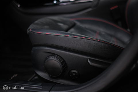 Mercedes-Benz A-Klasse 180 Business Solution AMG | Sportstoelen | Camera | Stoelverwarming | Leder | Alcantara | NAP NL auto | Dealer oh | Rijklaarprij