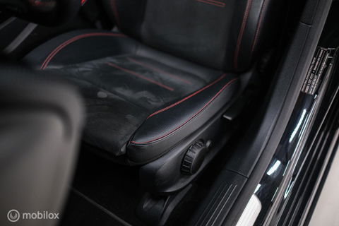 Mercedes-Benz A-Klasse 180 Business Solution AMG | Sportstoelen | Camera | Stoelverwarming | Leder | Alcantara | NAP NL auto | Dealer oh | Rijklaarprij