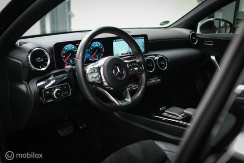 Mercedes-Benz A-Klasse 180 Business Solution AMG | Sportstoelen | Camera | Stoelverwarming | Leder | Alcantara | NAP NL auto | Dealer oh | Rijklaarprij