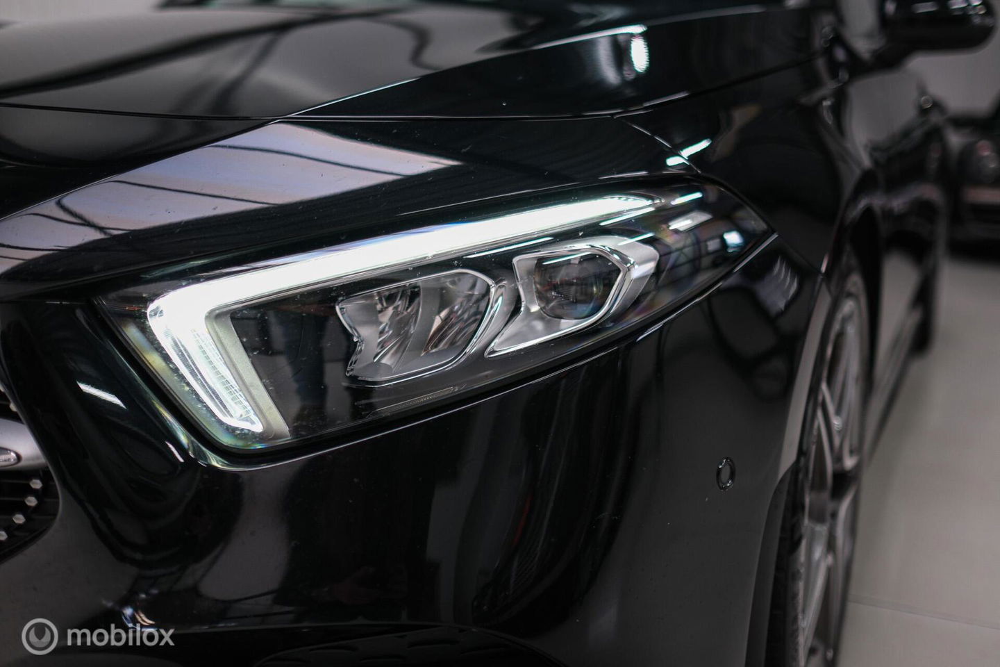 Mercedes-Benz A-Klasse 180 Business Solution AMG | Sportstoelen | Camera | Stoelverwarming | Leder | Alcantara | NAP NL auto | Dealer oh | Rijklaarprij