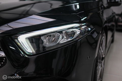 Mercedes-Benz A-Klasse 180 Business Solution AMG | Sportstoelen | Camera | Stoelverwarming | Leder | Alcantara | NAP NL auto | Dealer oh | Rijklaarprij