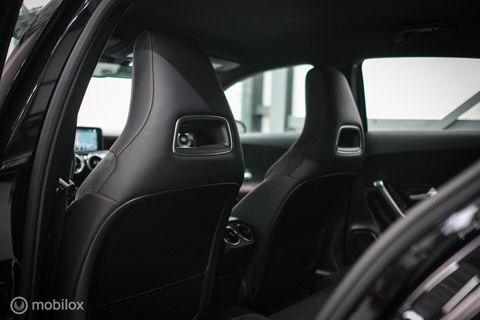 Mercedes-Benz A-Klasse 180 Business Solution AMG | Sportstoelen | Camera | Stoelverwarming | Leder | Alcantara | NAP NL auto | Dealer oh | Rijklaarprij