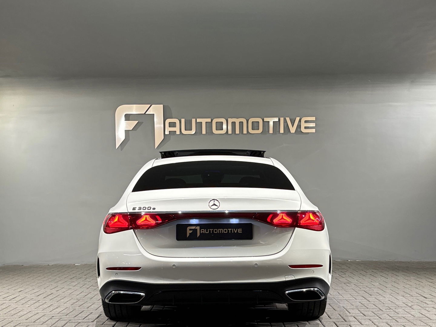 Mercedes-Benz E-Klasse 300 e AMG Sport Pano|Burmester|Memory