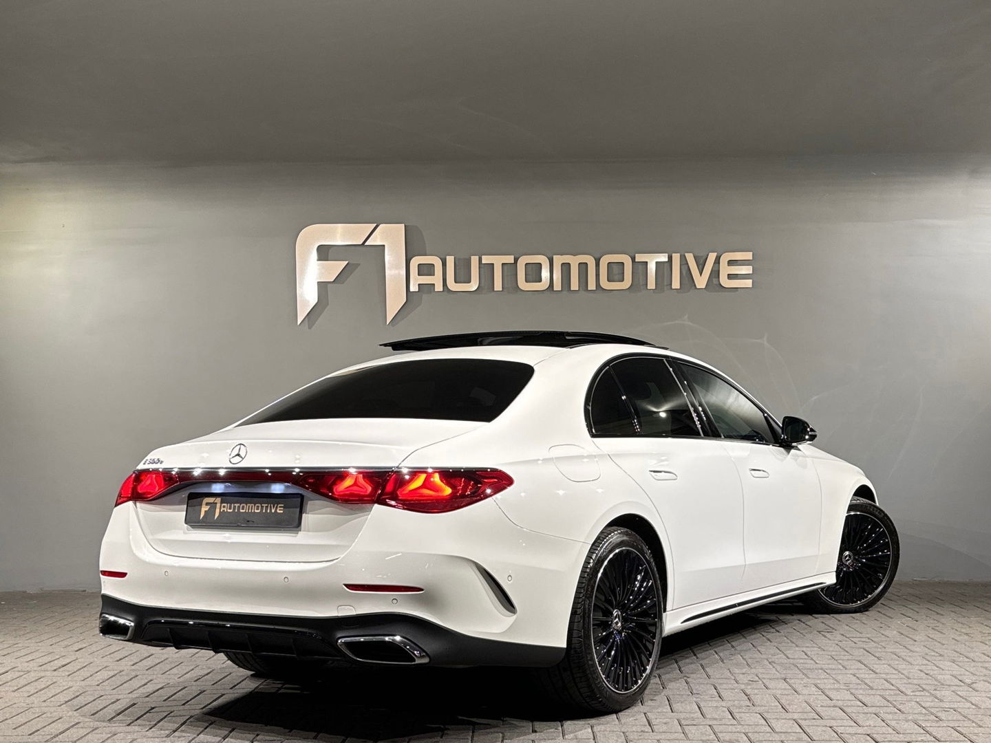 Mercedes-Benz E-Klasse 300 e AMG Sport Pano|Burmester|Memory