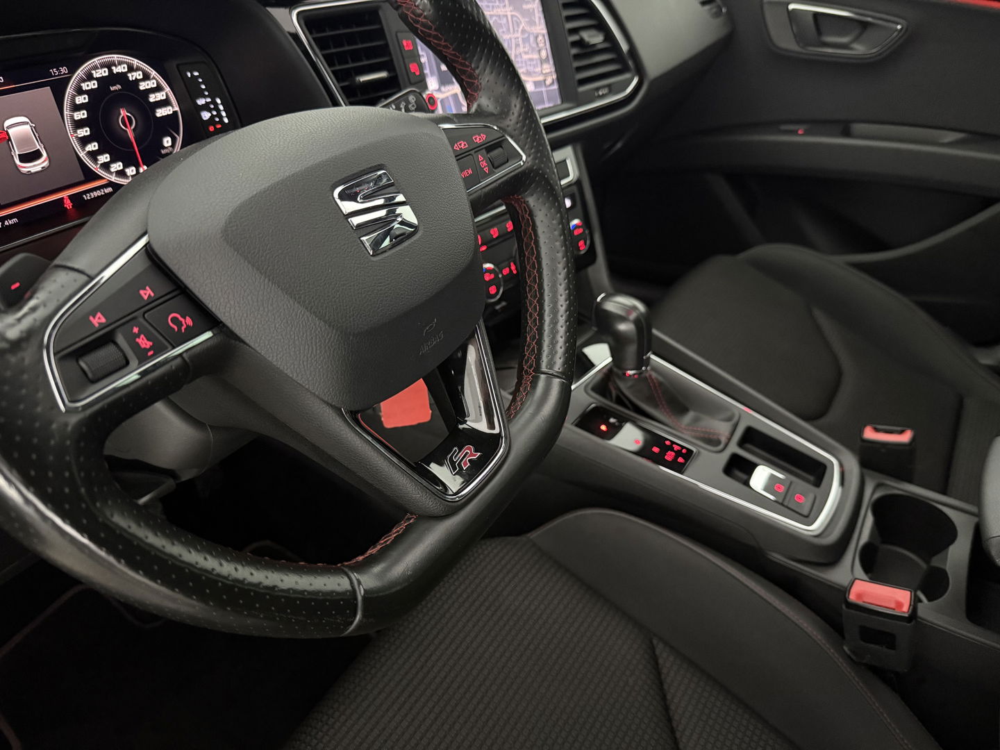 SEAT Leon 2.0 191PK TSI FR | Pano | Sfeerverl. | LED | Carplay | Camera | Navi l Cruise l Stoelverw.