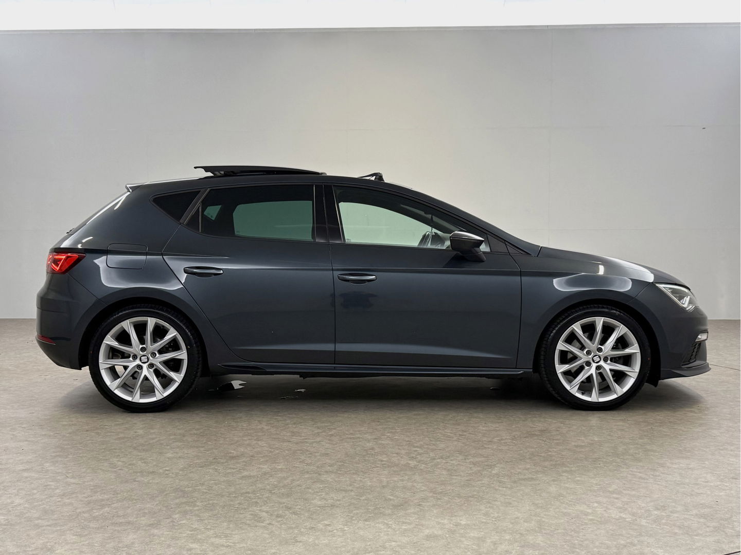 SEAT Leon 2.0 191PK TSI FR | Pano | Sfeerverl. | LED | Carplay | Camera | Navi l Cruise l Stoelverw.