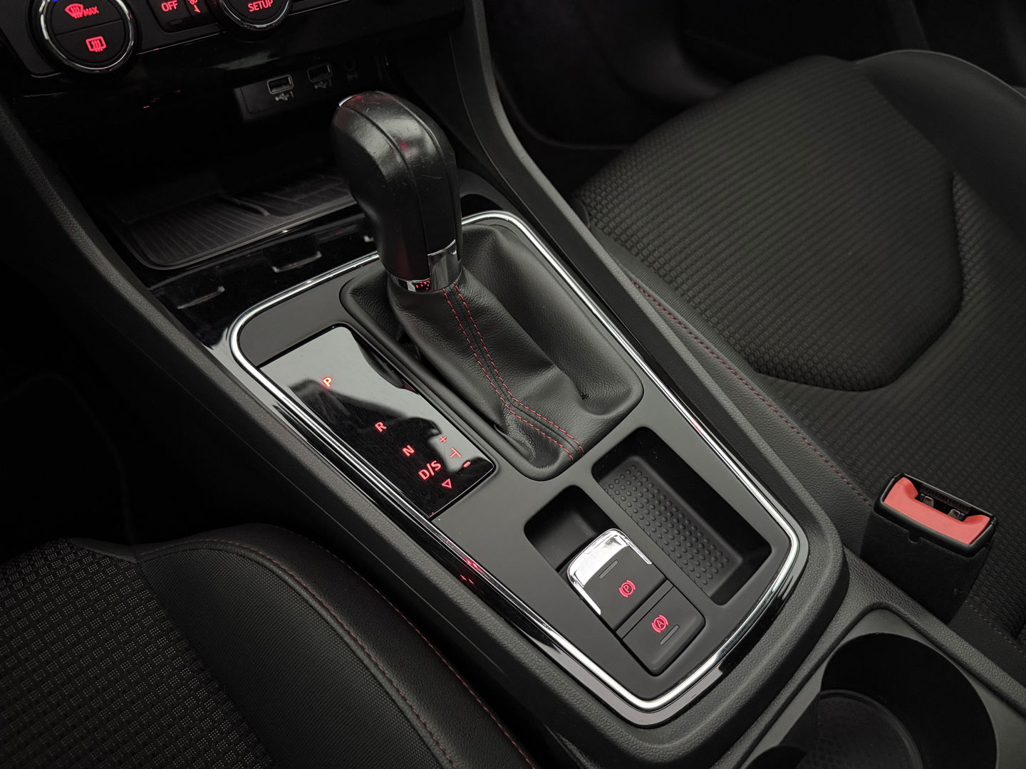 SEAT Leon 2.0 191PK TSI FR | Pano | Sfeerverl. | LED | Carplay | Camera | Navi l Cruise l Stoelverw.