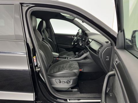 Škoda Kodiaq 1.5 TSI Sportline Business [ 7-Pers. ] (INCL-BTW) Aut. *LEATHER-MICROFIBRE | FULL-LED | ADAPTIVE-CRUISE | MEMORY-PACK | DIGI-COCKPIT | NAVI-FULLMAP | CAMERA | DAB+ | AMBIENT-LIGHT | KEYLESS | CARPLAY | PRIVACY-GLASS| TOWBAR | 20''