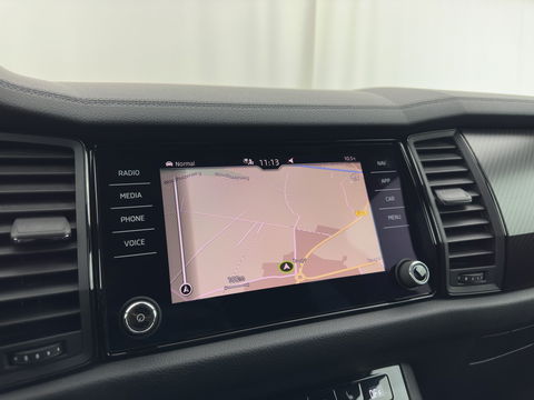 Škoda Kodiaq 1.5 TSI Sportline Business [ 7-Pers. ] (INCL-BTW) Aut. *LEATHER-MICROFIBRE | FULL-LED | ADAPTIVE-CRUISE | MEMORY-PACK | DIGI-COCKPIT | NAVI-FULLMAP | CAMERA | DAB+ | AMBIENT-LIGHT | KEYLESS | CARPLAY | PRIVACY-GLASS| TOWBAR | 20''