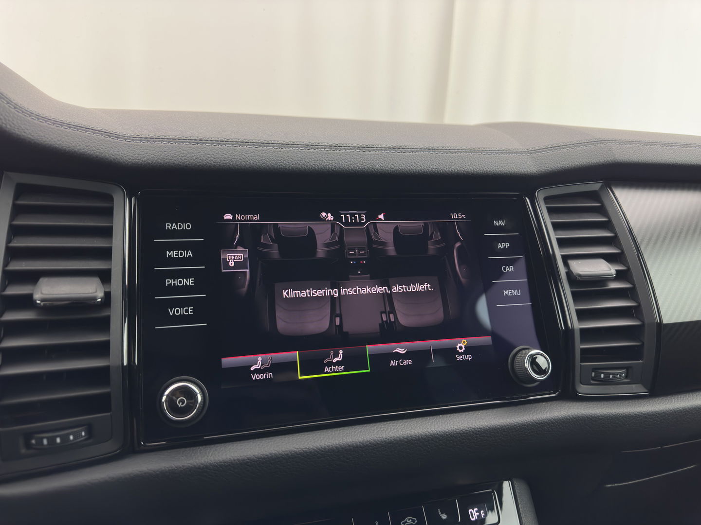 Škoda Kodiaq 1.5 TSI Sportline Business [ 7-Pers. ] (INCL-BTW) Aut. *LEATHER-MICROFIBRE | FULL-LED | ADAPTIVE-CRUISE | MEMORY-PACK | DIGI-COCKPIT | NAVI-FULLMAP | CAMERA | DAB+ | AMBIENT-LIGHT | KEYLESS | CARPLAY | PRIVACY-GLASS| TOWBAR | 20''