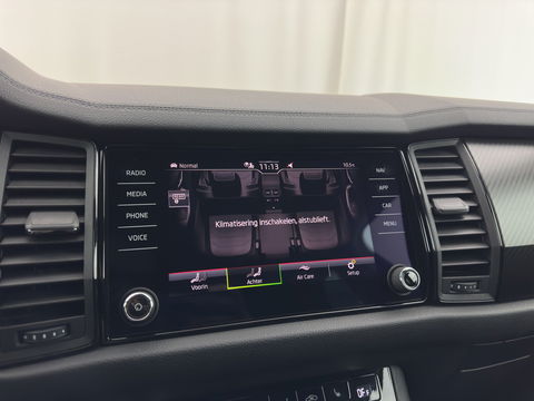 Škoda Kodiaq 1.5 TSI Sportline Business [ 7-Pers. ] (INCL-BTW) Aut. *LEATHER-MICROFIBRE | FULL-LED | ADAPTIVE-CRUISE | MEMORY-PACK | DIGI-COCKPIT | NAVI-FULLMAP | CAMERA | DAB+ | AMBIENT-LIGHT | KEYLESS | CARPLAY | PRIVACY-GLASS| TOWBAR | 20''